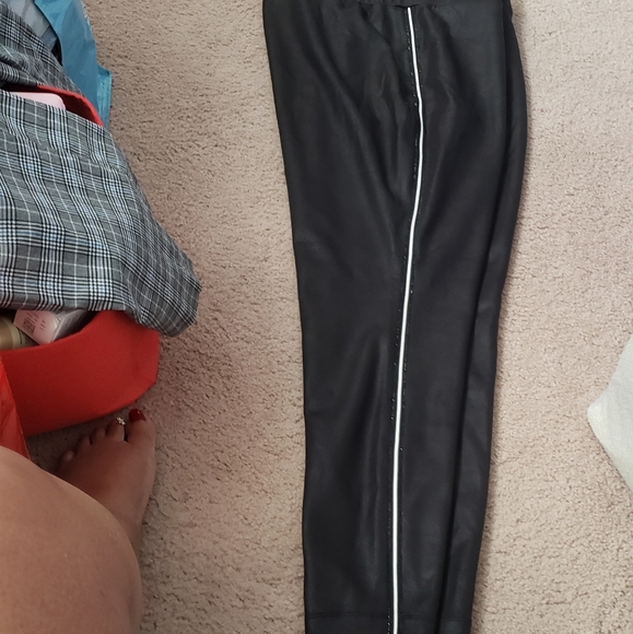 Faux Leather Like Leggings w/White & Bling Stripe Piping Sz 18/20 W - Picture 5 of 9